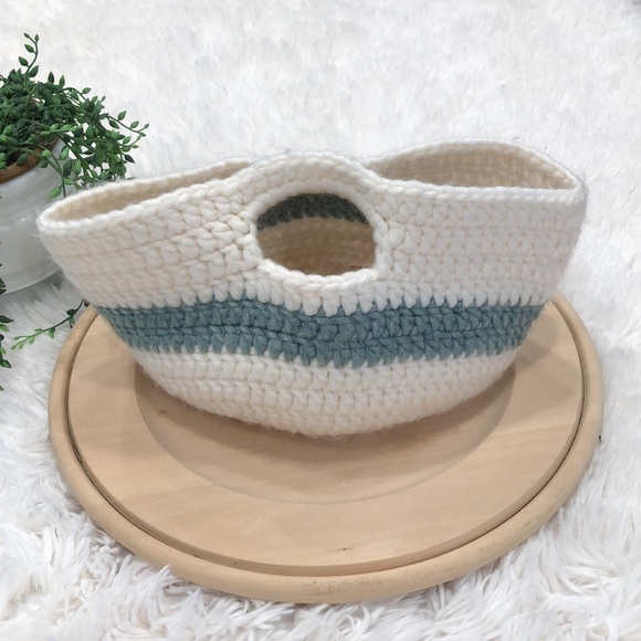 Crocheted basket/caddy - Picture 7 of 9